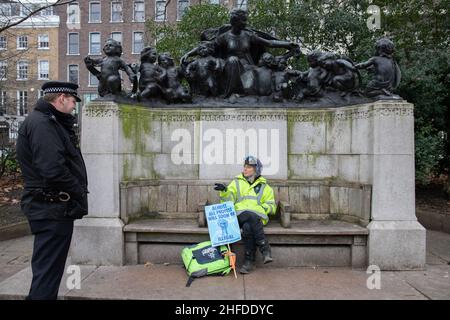 London, England, Großbritannien 15. Januar 2022 Hunderte von Demonstranten versammeln sich auf den Lincolns Inn Fields, die gegen das Gesetz über Polizei, Kriminalität, Verurteilung und Gerichte auf dem Parliament Square marschieren Stockfoto