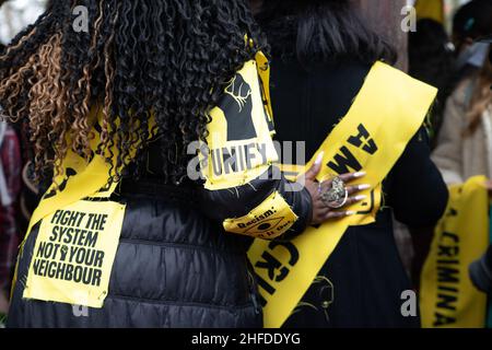 London, England, Großbritannien 15 January 2022 Marvina Newton von Leeds Black Lives Matter führt Hunderte von Demonstranten an, die sich auf den Lincolns Inn Fields versammelten, um gegen das Gesetz über Polizei, Kriminalität, Verurteilung und Gerichte auf den Parliament Square zu marschieren Stockfoto