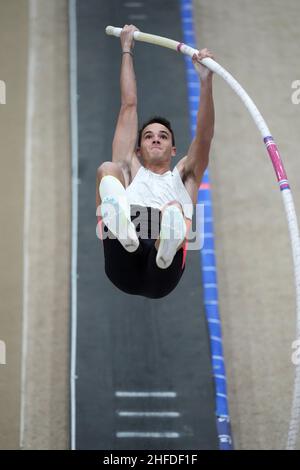 KC Lightfoot gewinnt beim UCS Spirit National Pole Vault Summit bei den Reno-Sparks Livestock Events den Elite-Männerwettbewerb mit 19-4 3/4 (5,91m) Stockfoto