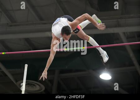 KC Lightfoot gewinnt beim UCS Spirit National Pole Vault Summit bei den Reno-Sparks Livestock Events den Elite-Männerwettbewerb mit 19-4 3/4 (5,91m) Stockfoto