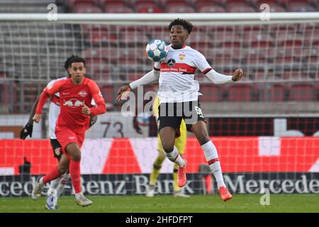 Stuttgart, Deutschland. 15th Januar 2022. Alexis Ronaldo TIBIDI (VFB Stuttgart) über den Ball, Action. Fußball 1. Bundesliga-Saison 2021/2022, 19.Spieltag, matchday19. VFB Stuttgart-RB Leipzig 0-2 am 15th. Januar 2022, Mercedes Benz Arena Stuttgart Quelle: dpa/Alamy Live News Stockfoto