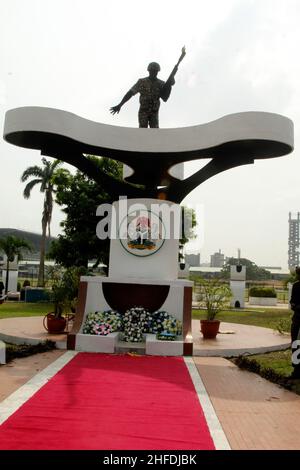 Lagos, Nigeria. 15th Januar 2022. Kenotaph eines unbekannten Soldaten am Ende der Parade und der Kranzniederlegung zum Gedenktag der nigerianischen Streitkräfte in der Military Arcade, TBS, Lagos, Nigeria. Jeden 15th. Januar findet in Nigeria ein Gedenktag der Streitkräfte statt, um ihre vom Militär gefallenen Helden zu feiern. Quelle: Adekunle Ajayi/Alamy Live News Stockfoto