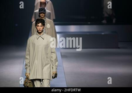 FENDI Herrenmode Herbst/Winter 2022-23 Start- und Landebahn während der Milan Fashion Week 2022. Januar - Mailand, Italien 15/01/2022 Stockfoto