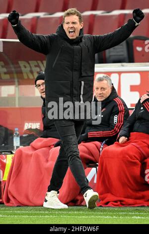 Köln, Deutschland. 15th Januar 2022. Julian Nagelsmann, Cheftrainer von Bayern München, feiert während des Bundesliga-Fußballspiels der ersten deutschen Liga zwischen dem FC Köln und dem Bayern München am 15. Januar 2022 in Köln. Quelle: Ulrich Hufnagel/Xinhua/Alamy Live News Stockfoto