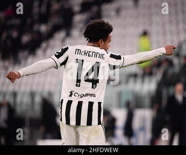 Turin, Italien. 15th Januar 2022. Weston McKennie des FC Juventus feiert sein Tor am 15. Januar 2022 in Turin, Italien, bei einem Fußballspiel der Serie A zwischen dem FC Juventus und Udinese. Quelle: Federico Tardito/Xinhua/Alamy Live News Stockfoto