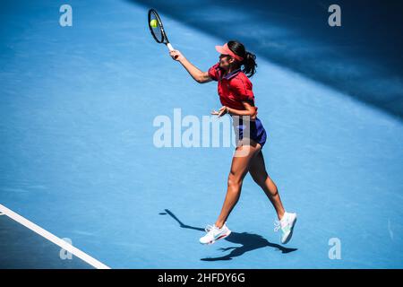 Melbourne, Victoria, Australien. 15th Januar 2022. Emma Raducanu übt im Vorfeld der Australian Open 2022 am 15. Januar 2022 im Melbourne Park in Melbourne, Australien. (Bild: © Chris Putnam/ZUMA Press Wire) Stockfoto