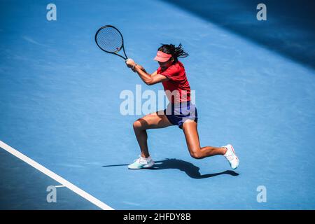 Melbourne, Victoria, Australien. 15th Januar 2022. Emma Raducanu übt im Vorfeld der Australian Open 2022 am 15. Januar 2022 im Melbourne Park in Melbourne, Australien. (Bild: © Chris Putnam/ZUMA Press Wire) Stockfoto