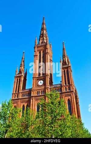 Berühmte Marktkirche in Wiesbaden, ein Backsteingebäude im neugotischen Stil Stockfoto