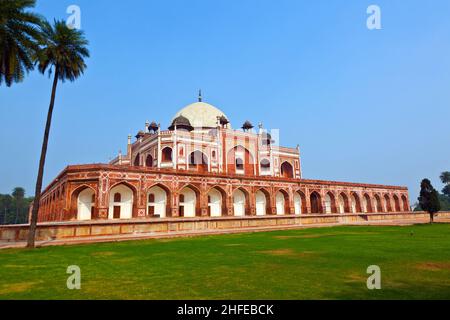 Indien, Delhi, Humayun's Grabmal, gebaut von hamida Banu begonnen in 1565-72 N.CHR. das früheste Beispiel der persischen Einfluss in indischen Architektur Stockfoto