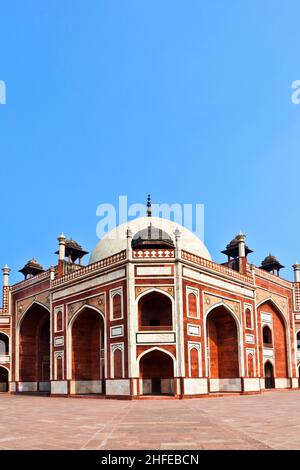 Indien, Delhi, Humayun's Grabmal, gebaut von hamida Banu begonnen in 1565-72 N.CHR. das früheste Beispiel der persischen Einfluss in indischen Architektur Stockfoto