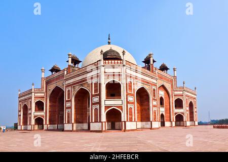 Indien, Delhi, Humayun's Grabmal, gebaut von hamida Banu begonnen in 1565-72 N.CHR. das früheste Beispiel der persischen Einfluss in indischen Architektur Stockfoto
