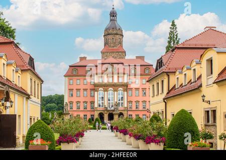 Die 1292 fertiggestellte und größte Burg in Schlesien vereint Książ gotische, barocke und Rokoko-Architektur mit einer majestätischen Mischung Stockfoto