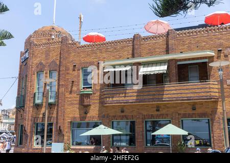 Hotel Steyne, öffentliche Bar und Restaurant im Vorort Manly Beach von Sydney, mit Dachbar, Sommer-Tag, Sydney, Australien Stockfoto