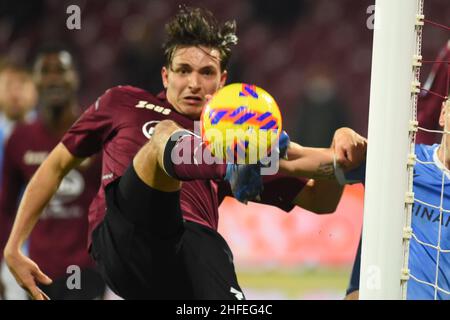 Salerno, Italien. 15th Januar 2022. Matteo Ruggeri ( US Salernitana 1019) in Aktion während der Serie Ein Spiel zwischen US Salernitana 1919 und SS Lazio im Stadio Arechi. Latium gewinnt 3:0. (Foto von Agostino Gemito/Pacific Press) Quelle: Pacific Press Media Production Corp./Alamy Live News Stockfoto