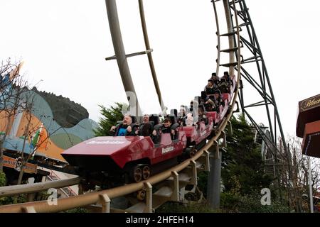 Hochwertige Bilder Alton Towers UK Theme Park und Achterbahnen, einschließlich Nemesis, Smiler, RITA AIR Stockfoto