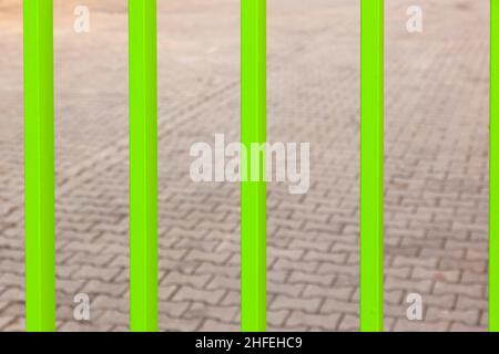 Holzzaun in harmonischen positiven Farben Stockfoto