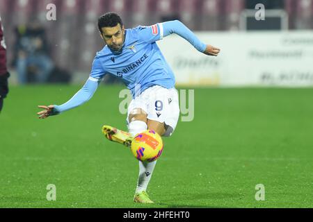 Salerno, Italien. 15th Januar 2022. Pedro (SS Lazio) in Aktion während der Serie Ein Spiel zwischen US Salernitana 1919 und SS Lazio im Stadio Arechi. Latium gewinnt 3:0. (Bild: © Agostino Gemito/Pacific Press via ZUMA Press Wire) Stockfoto