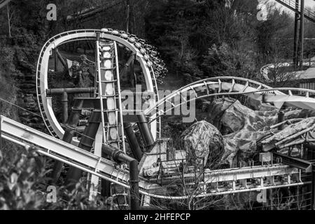 Einzigartige Winkel der Achterbahn Nemesis im Alton Towers Theme Park, Hotel und Spa Staffordshire England. Sehr Hohe Qualität Stockfoto