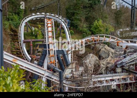 Einzigartige Winkel der Achterbahn Nemesis im Alton Towers Theme Park, Hotel und Spa Staffordshire England. Sehr Hohe Qualität Stockfoto