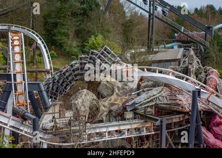 Einzigartige Winkel der Achterbahn Nemesis im Alton Towers Theme Park, Hotel und Spa Staffordshire England. Sehr Hohe Qualität Stockfoto