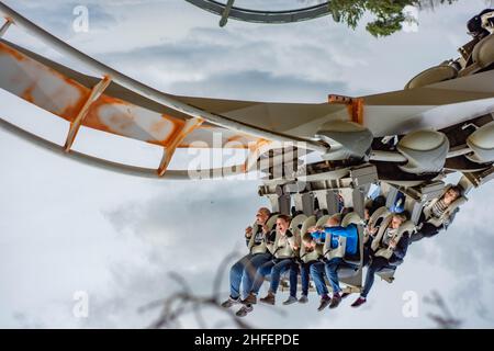 Einzigartige Winkel der Achterbahn Nemesis im Alton Towers Theme Park, Hotel und Spa Staffordshire England. Sehr Hohe Qualität Stockfoto