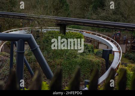 Einzigartige Winkel der Achterbahn Nemesis im Alton Towers Theme Park, Hotel und Spa Staffordshire England. Sehr Hohe Qualität Stockfoto