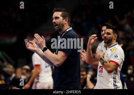 Szeged, Ungarn, 15th. Januar 2022. Cheftrainer Gille Guillaume aus Frankreich reagiert während des EHF-EM-Mannschaftsmatches 2022 zwischen Frankreich und der Ukraine in Szeged, Ungarn. Januar 15, 2022. Kredit: Nikola Krstic/Alamy Stockfoto