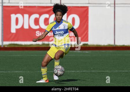 Pomigliano, Italien. 16th Januar 2022. Sara Gama (3) Juventus-Frauen während der Italienischen Fußball-Liga Ein Frauen-2021/2022-Spiel zwischen Pomigliano Femminile und Juventus-Frauen im Stadion Ugo Gobbato am 16. Januar 2022 Quelle: Live Media Publishing Group/Alamy Live News Stockfoto