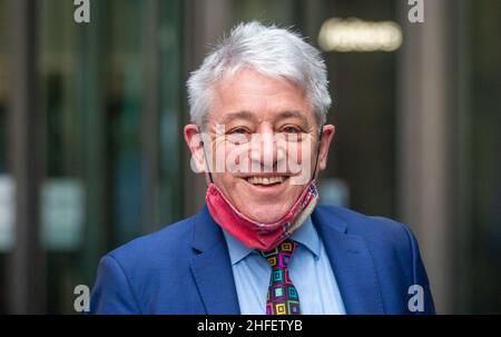London, England, Großbritannien. 16th Januar 2022. Der ehemalige Sprecher des Unterhauses JOHN BERCOW wird vor dem BBC Broadcasting House gesehen. (Bild: © Tayfun Salci/ZUMA Press Wire) Stockfoto