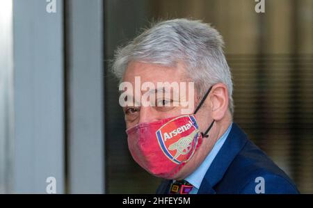 London, England, Großbritannien. 16th Januar 2022. Der ehemalige Sprecher des Unterhauses JOHN BERCOW wird vor dem BBC Broadcasting House gesehen. (Bild: © Tayfun Salci/ZUMA Press Wire) Stockfoto