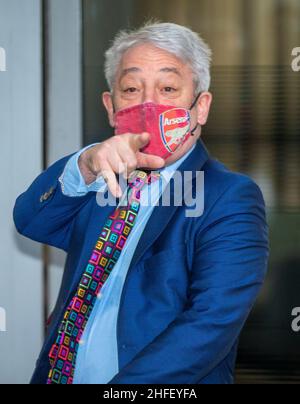London, England, Großbritannien. 16th Januar 2022. Der ehemalige Sprecher des Unterhauses JOHN BERCOW wird vor dem BBC Broadcasting House gesehen. (Bild: © Tayfun Salci/ZUMA Press Wire) Stockfoto