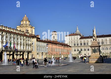 Blick auf den Königspalast (Palazzo reale) von Turin (Turin) - Italien, ( Historischer Palast Haus der Savoyen in der Stadt Turin in Norditalien) Stockfoto