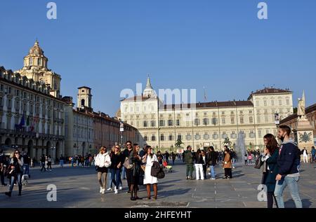 Blick auf den Königspalast (Palazzo reale) von Turin (Turin) - Italien, ( Historischer Palast Haus der Savoyen in der Stadt Turin in Norditalien) Stockfoto