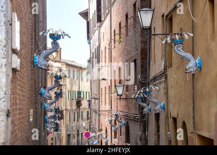 SIENNA, TOSKANA, ITALIEN - MAI 18 : kunstvolle Leuchten in Sienna Italien am 18. Mai 2013 Stockfoto