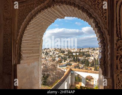 ALHAMBRA PALACE GRANADA ANDALUSIEN SPANIEN BLICK ÜBER GRANADA VOM MIRADOR DES GENERALIFE-GEBÄUDES Stockfoto