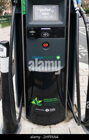BP Pulse 50kw Schnellladestelle für Elektroautos in Hampstead, London, Großbritannien. Teil des BP Polar Network Stockfoto