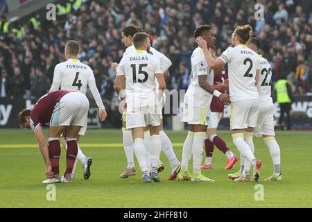 London, Großbritannien. 16th Januar 2022. Jack Harrison von Leeds United erzielt das Eröffnungstreffer auf 0-1 und feiert während des Premier League-Spiels zwischen West Ham United und Leeds United am 16. Januar 2022 im London Stadium, Queen Elizabeth Olympic Park, London, England. Foto von Ken Sparks. Nur zur redaktionellen Verwendung, Lizenz für kommerzielle Nutzung erforderlich. Keine Verwendung bei Wetten, Spielen oder Veröffentlichungen einzelner Clubs/Vereine/Spieler. Kredit: UK Sports Pics Ltd/Alamy Live Nachrichten Stockfoto