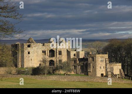 Die Ruinen des Barden Tower, einer Jagdhütte aus dem 15th. Jahrhundert in Wahrfedale, Yorkshire Dales National Park, Großbritannien Stockfoto