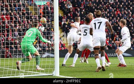 Liverpool, Großbritannien. 16th Januar 2022. Fabintha von Liverpool (C) erzielt das Eröffnungstreffer während des Spiels der Premier League in Anfield, Liverpool. Bildnachweis sollte lauten: Darren Staples/Sportimage Credit: Sportimage/Alamy Live News Credit: Sportimage/Alamy Live News Stockfoto