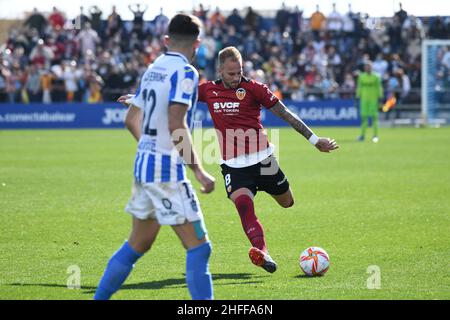 Mallorca, Mallorca, Spanien. 16th Januar 2022. MALLORCA - 16. JANUAR: Spieler von Valencia Racic #8 versucht, ein Tor in der Runde von 16 der Copa del Rey Spiel zwischen CD Atlético Baleares und Valencia im Estadio Balear am 16. Januar 2022 in Mallorca, Spanien. (Bild: © Sara Arib/PX Imagens via ZUMA Press Wire) Stockfoto