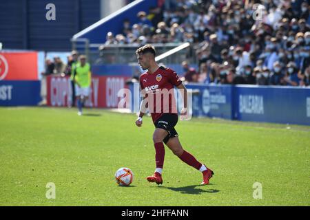 Mallorca, Mallorca, Spanien. 16th Januar 2022. MALLORCA - 16. JANUAR: Spieler von Valencia Hugo Duro #19 steuert den Ball während der Runde von 16 des Copa del Rey-Spiels zwischen CD Atlético Baleares und Valencia am 16. Januar 2022 im Estadio Balear auf Mallorca, Spanien. (Bild: © Sara Arib/PX Imagens via ZUMA Press Wire) Stockfoto