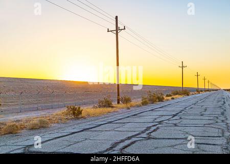 Elektrische overland Linie in der Wüste Stockfoto