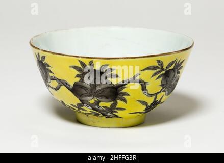 Becher mit Pfirsichen, Qing-Dynastie (1644-1911), Guangxu-Periode (1875-1908), c.. 1894. Stockfoto