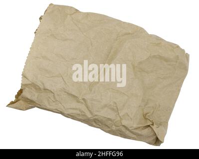 Zerknitterter Backbeutel auf weißem Hintergrund. Braune Papiertüte isolieren. Papiertüten für Lebensmittel. Stockfoto