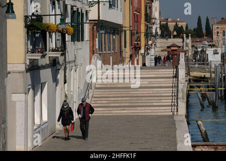 Ein Blick auf Venedig während der Aussperrung ganz Italiens, der zur Verlangsamung des Ausbruchs des Coronavirus verhängt wurde, in Venedig, Italien, 10. April 2020.(MVS) Stockfoto