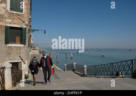 Ein Blick auf Venedig während der Aussperrung ganz Italiens, der zur Verlangsamung des Ausbruchs des Coronavirus verhängt wurde, in Venedig, Italien, 10. April 2020.(MVS) Stockfoto