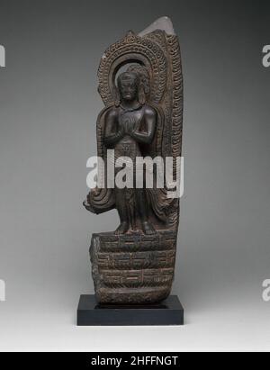 Der Berg Gottes Vishnu, Garuda, steht mit Händen in der Geste der Anbetung (Anjalimudra), 11th Jahrhundert oder früher. Stockfoto