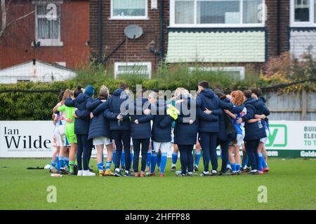 Preston, Großbritannien. 16th Januar 2022. Preston, England, Januar 16th 2 Blackburn Rovers Team huddle am Ende des FA Womens Championship Spiels zwischen Blackburn Rovers und Bristol City im Sir Tom Finney Stadium in Preston, England Paul Roots/SPP Credit: SPP Sport Press Foto. /Alamy Live News Stockfoto