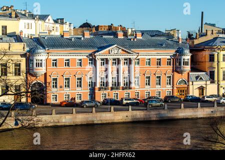 Sankt Petersburg, Russland - 22. November 2021: Das Paschkow-Haus - das Herrenhaus Lewaschows - am Ufer der Fontanka. Stockfoto