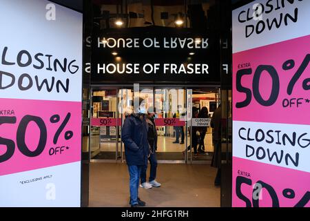 House of Fraser, Oxford Street, London, Großbritannien. 16th. Januar 2022. Verkaufsabschluss. Der letzte Tag im Flagship-Store House of Fraser in der Oxford Street. Kredit: Matthew Chattle/Alamy Live Nachrichten Stockfoto